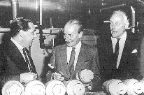 Bildet viser John Cooper, Alec Issigonis og Alex Moulton. Klikk for � se st�rre bilde.