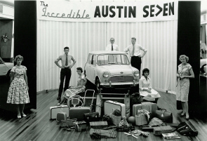 Reklamebilde i forbindelse med lanseringen av Austin Seven i 1959. Klikk for � se st�rre bilde.